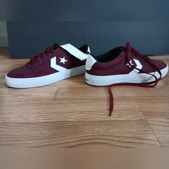 Converse Dark Burgundy Unisex Sneakers/ New in Box / Men 8.5 or Women 10