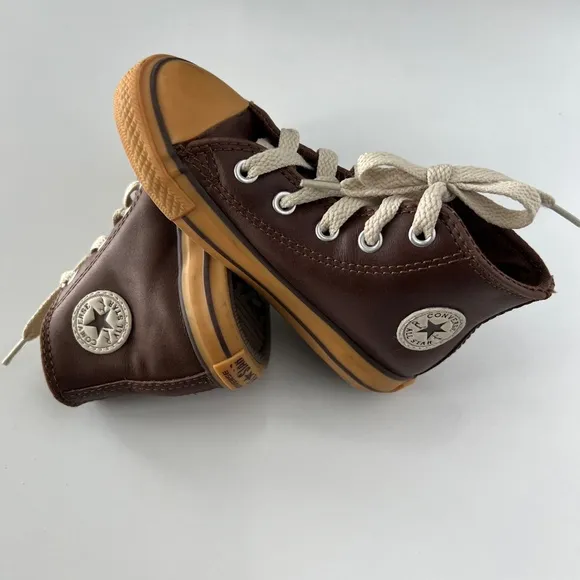 Converse Kids Unisex Leather Chuck Taylor All Star High Top Sneakers size 8