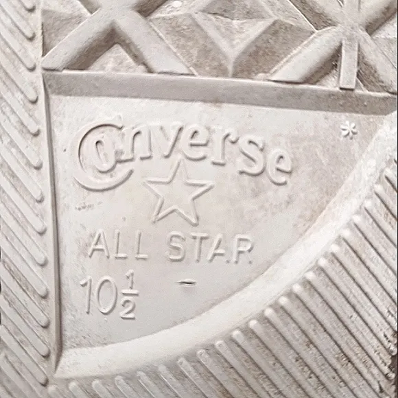 CONVERSE Leather All Star Chuck Taylor High Top Sneakers EUC