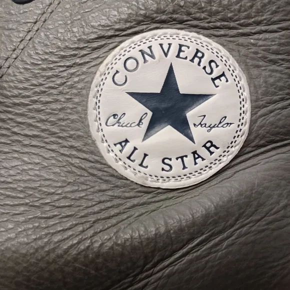 CONVERSE Leather All Star Chuck Taylor High Top Sneakers EUC