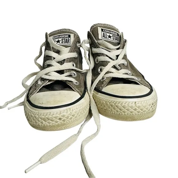 Converse Low Top Chuck Taylor Unisex Gray Sneakers Size Women’s 6 Men’s 4