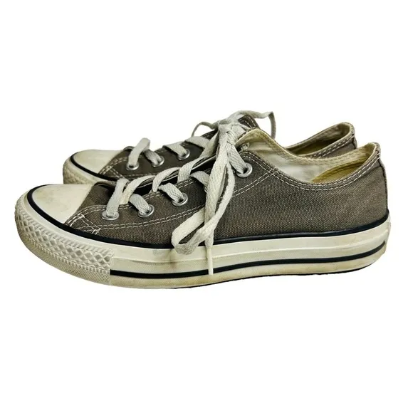 Converse Low Top Chuck Taylor Unisex Gray Sneakers Size Women’s 6 Men’s 4