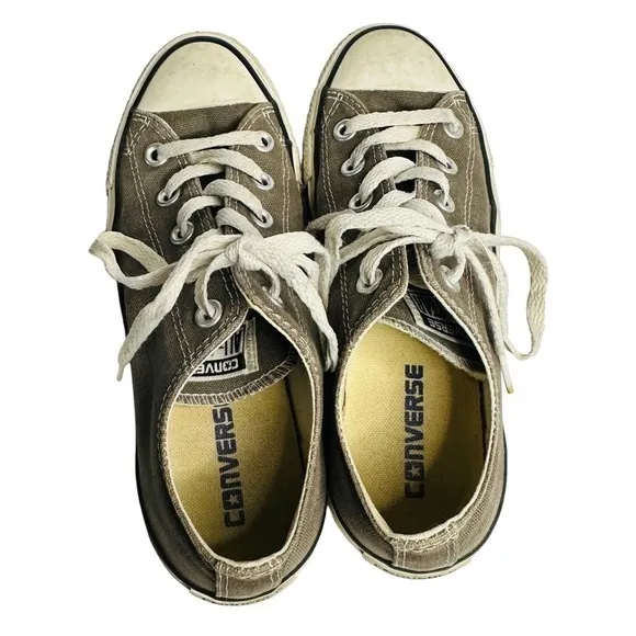 Converse Low Top Chuck Taylor Unisex Gray Sneakers Size Women’s 6 Men’s 4
