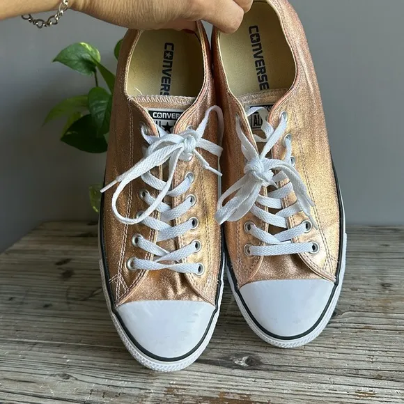 Converse sneakers size 10.5 great condition