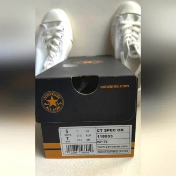 Converse Sneakers Women's Size 7 New Condition with Box