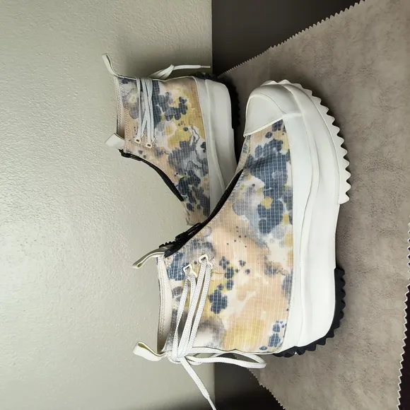 Converse Tie-Dye High-Top Sneakers Unisex Men's 7 /Women's 8.5