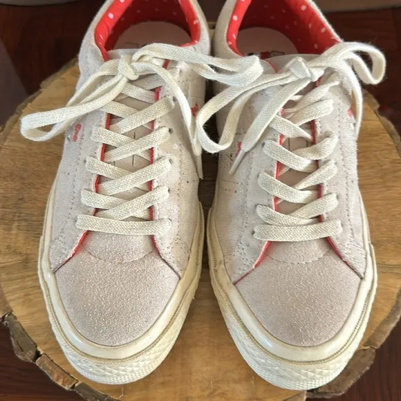 Converse X Hello Kitty Unisex One Star Sneaker