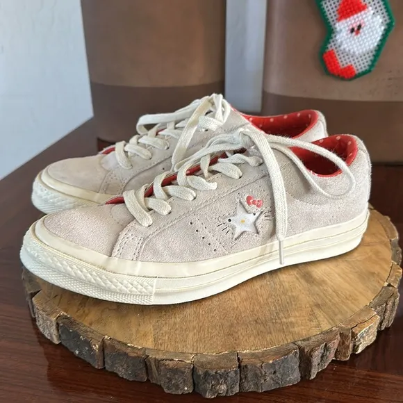 Converse X Hello Kitty Unisex One Star Sneaker