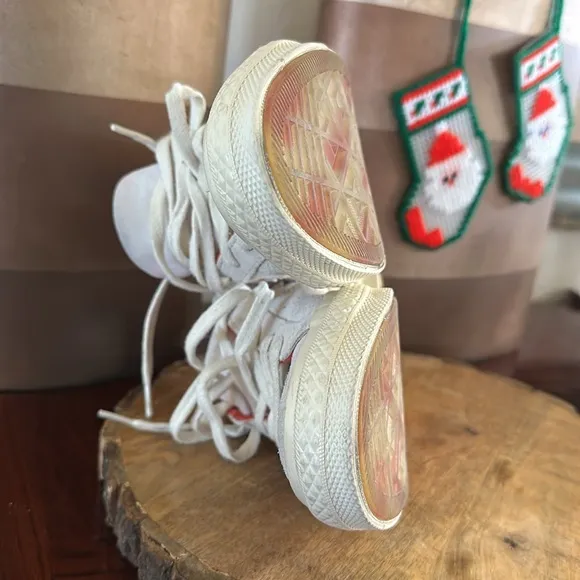 Converse X Hello Kitty Unisex One Star Sneaker