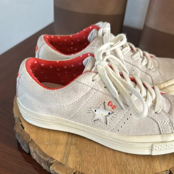 Converse X Hello Kitty Unisex One Star Sneaker