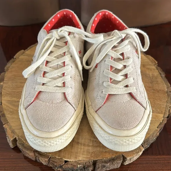 Converse X Hello Kitty Unisex One Star Sneaker