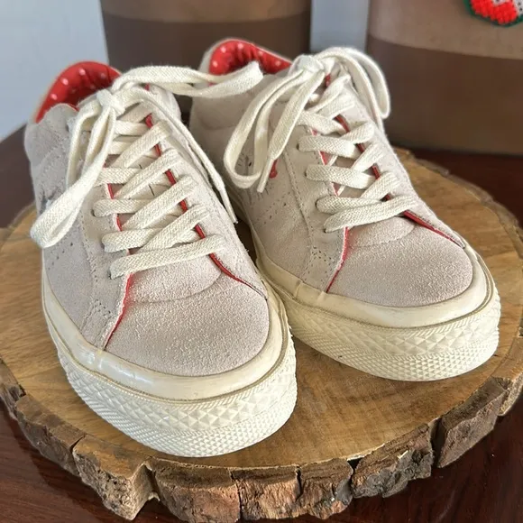 Converse X Hello Kitty Unisex One Star Sneaker