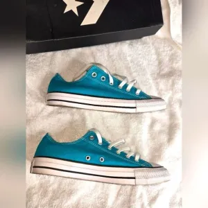 Converse All Stars Teal Sneakers, Sz 9(women's), sz 7 (men's) Unisex.
