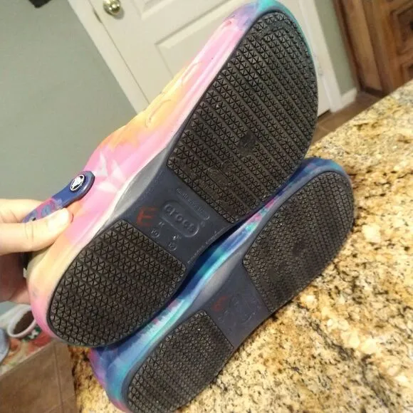 Crocs Mens 10 Women's 12 Unisex Rainbow Tye Dye Shoes Clogs