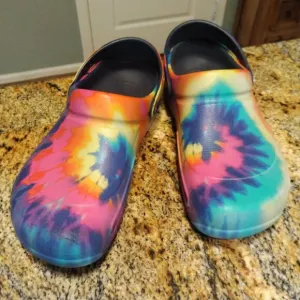 Crocs Mens 10 Women's 12 Unisex Rainbow Tye Dye Shoes Clogs