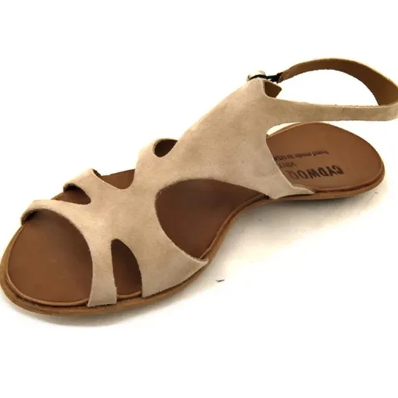 Cydwoq sz 36.5 US 6.5 Women's Tan low heel Sandals embossed leather great cond
