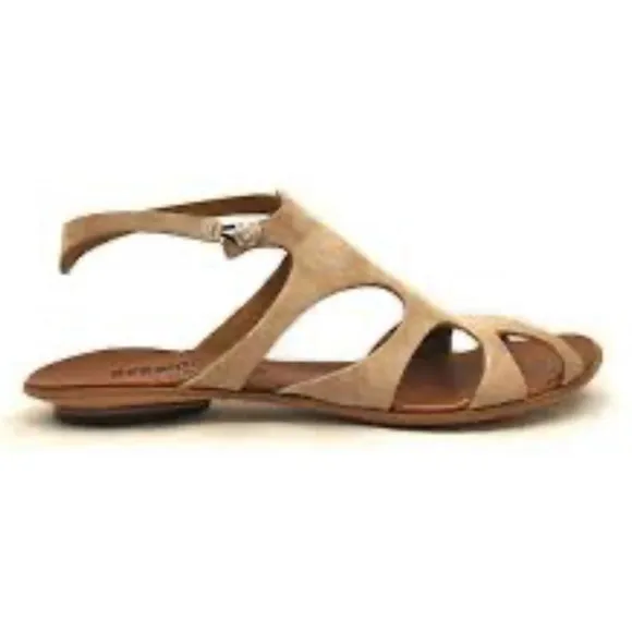 Cydwoq sz 36.5 US 6.5 Women's Tan low heel Sandals embossed leather great cond