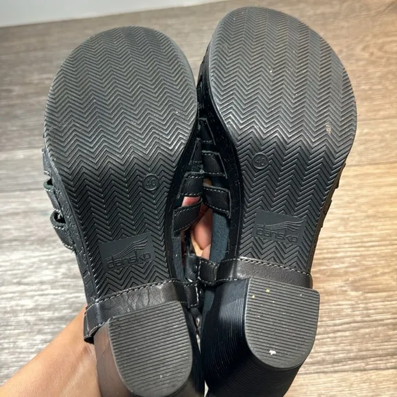 Dansko black leather sandals woman’s size 40 (d61)