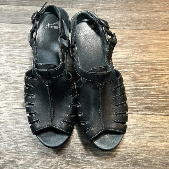 Dansko black leather sandals woman’s size 40 (d61)