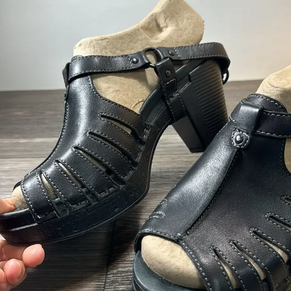 Dansko black leather sandals woman’s size 40 (d61)