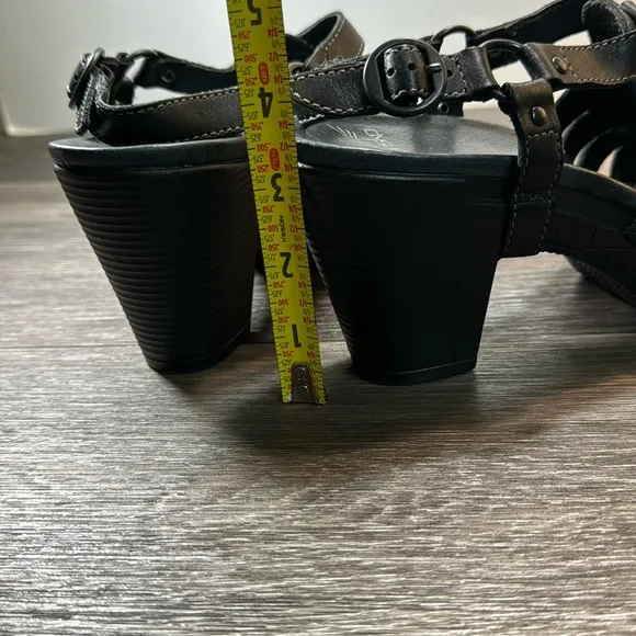 Dansko black leather sandals woman’s size 40 (d61)