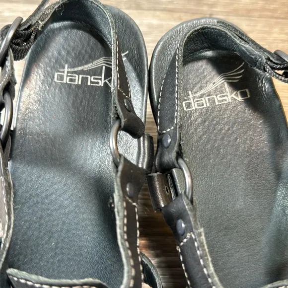 Dansko black leather sandals woman’s size 40 (d61)