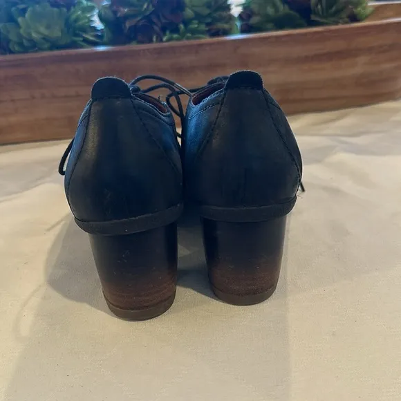 Dansko Pennie Leather Weatherproof Heels Size EU 36 Booties shoes Black EUC
