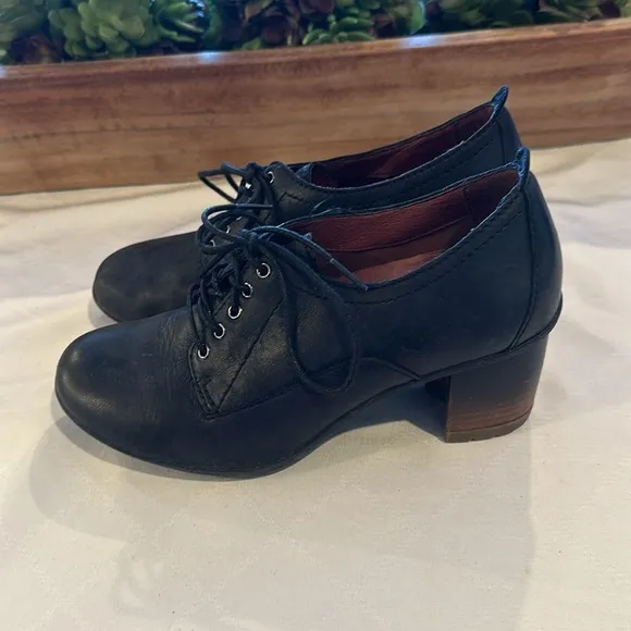 Dansko Pennie Leather Weatherproof Heels Size EU 36 Booties shoes Black EUC