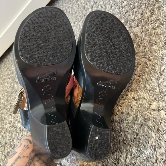 Dansko Women’s Black Leather‎ Kai Strappy Wedge Sandals Size 9.5-10 / EU 40