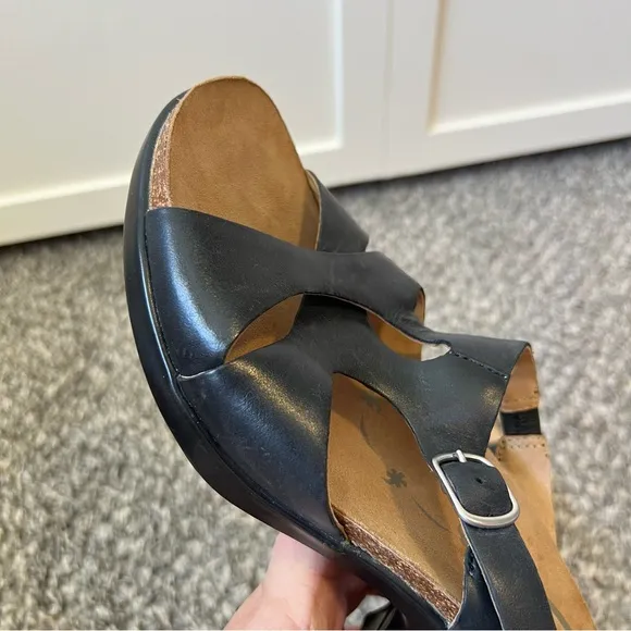 Dansko Women’s Black Leather‎ Kai Strappy Wedge Sandals Size 9.5-10 / EU 40