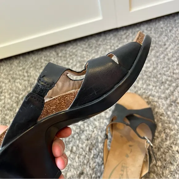 Dansko Women’s Black Leather‎ Kai Strappy Wedge Sandals Size 9.5-10 / EU 40