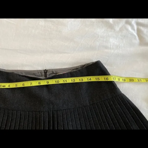 Dark gray/black tone double tiered wool mini skirt
