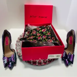 Dazzling Betsey Johnson Prince-p Pump, size 5, purple snake color