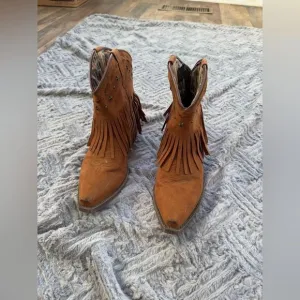 Dingo Western Boots Womens size 6.5  Cowboy Metal Star Rust Fringe