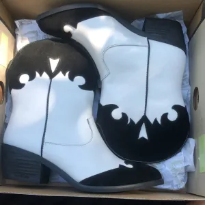 Dingo white and black western boots size 6.5