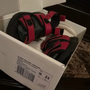 Dolce &amp; Gabbana toddler size 24 sandals, excellent conditions