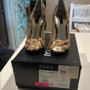 🪩Dolce &amp; Gabbana Women's Brown Peep Toe Heels