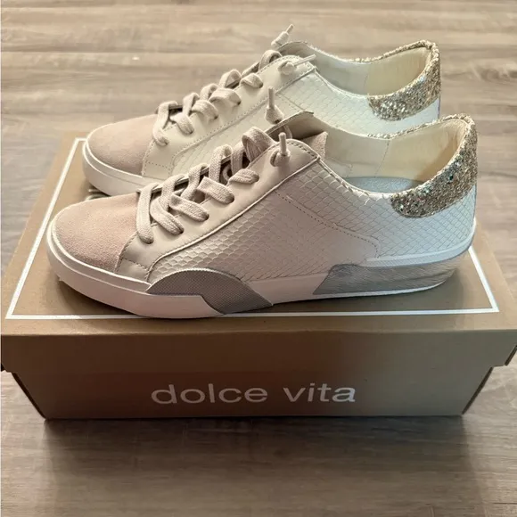 Dolce Vita size 8 Zina off white embossed leather
