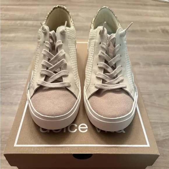 Dolce Vita size 8 Zina off white embossed leather