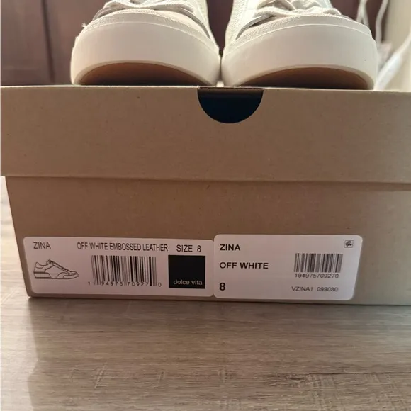 Dolce Vita size 8 Zina off white embossed leather