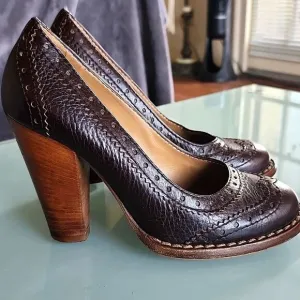 Dolce &amp; Gabbana Leather Oxford Heels