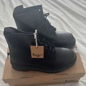Dr. Martens 1460 mono bootsBrand new100% authentic