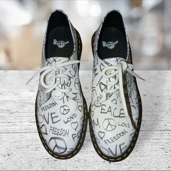 Dr Martens 1461 Script Shoes  Size 8L 7M Unisex