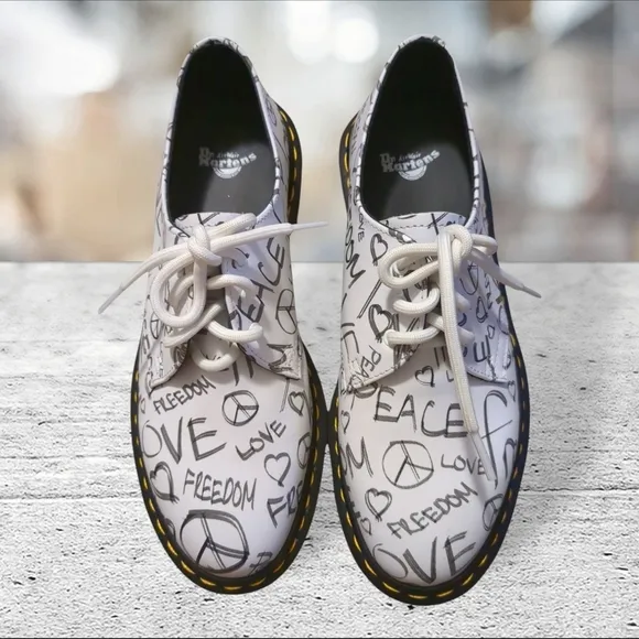 Dr Martens 1461 Script Shoes  Size 8L 7M Unisex