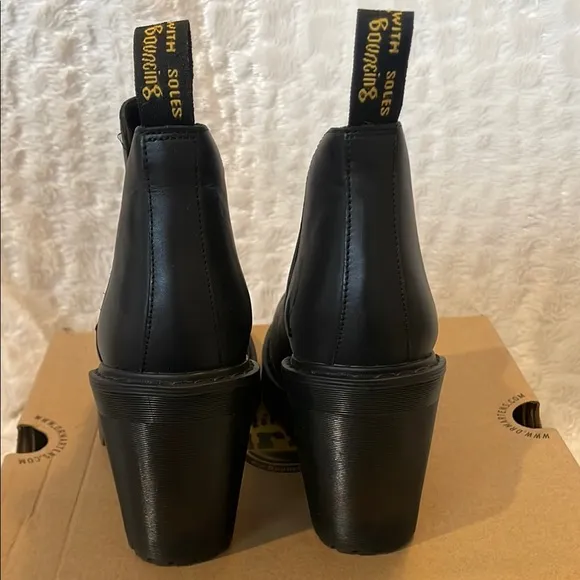 Dr. Martens Black “Hurston” Chelsea Boots Women’s size 8
