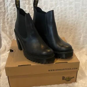 Dr. Martens Black “Hurston” Chelsea Boots Women’s size 8