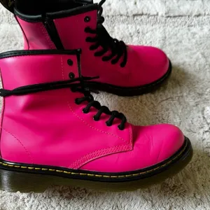 Dr Martens boots hot pink kids