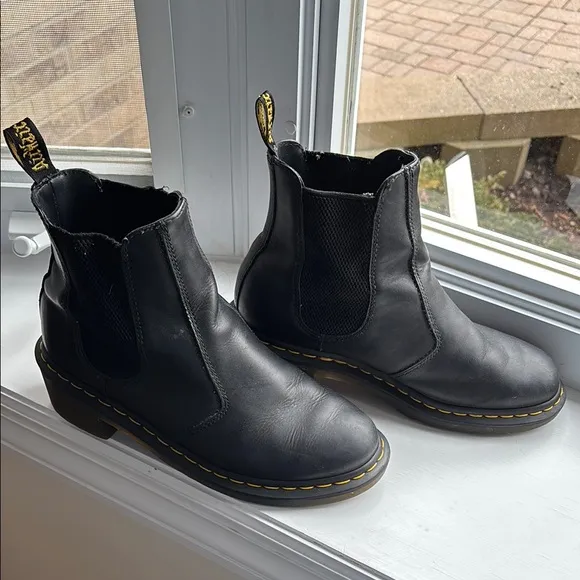 Dr. Martens CADENCE GREASY CHELSEA Black Leather Boots-10