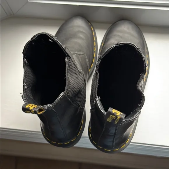 Dr. Martens CADENCE GREASY CHELSEA Black Leather Boots-10