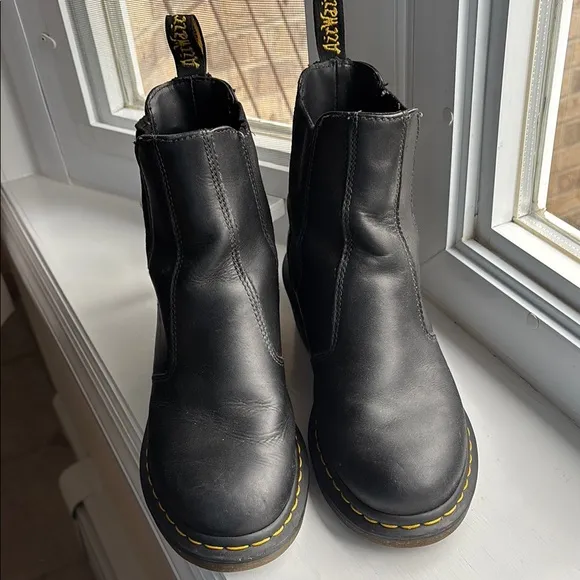 Dr. Martens CADENCE GREASY CHELSEA Black Leather Boots-10